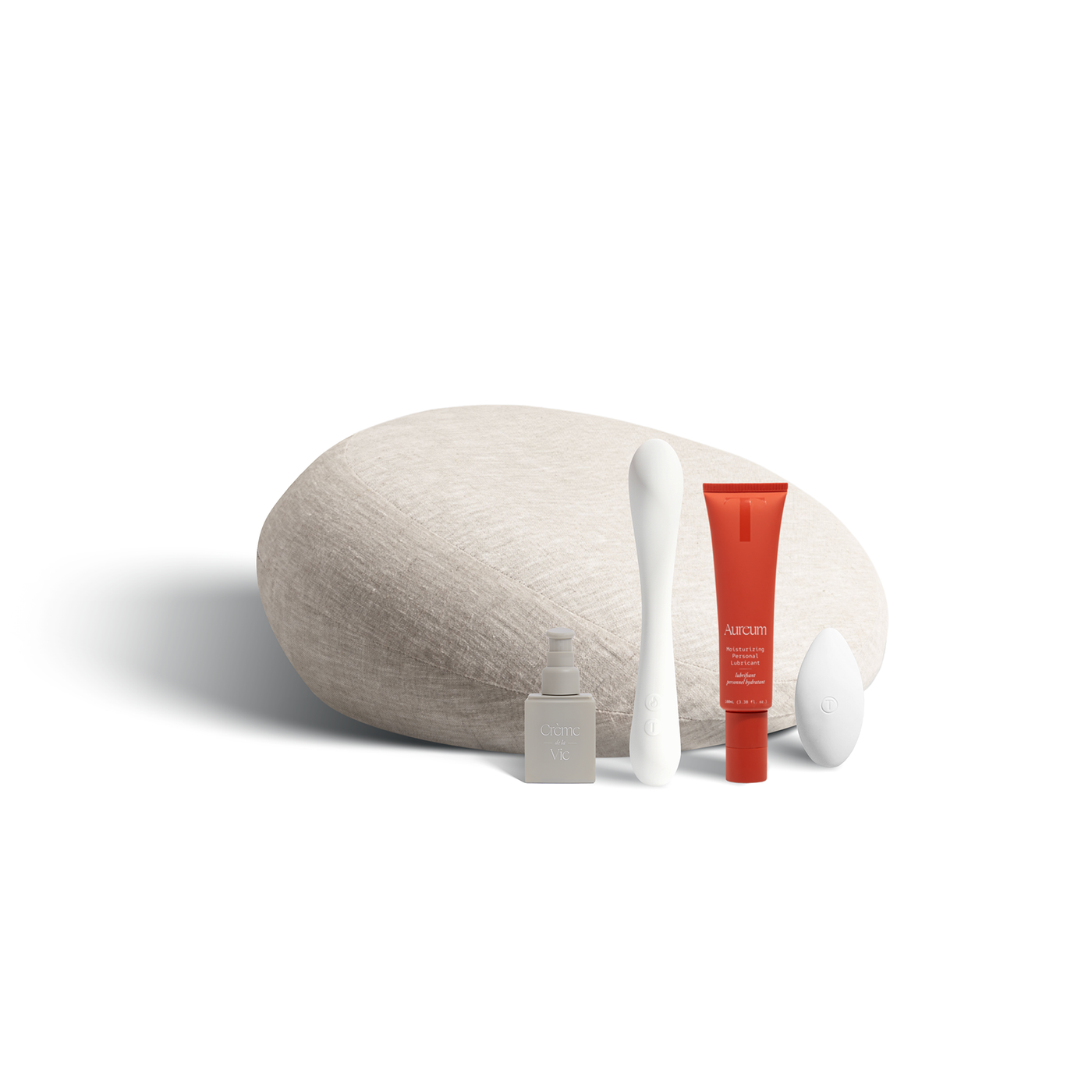 A Prim in natural (light gray), Crème de la Vie moisturizer, the Nuri massager, the 100ml Aureum, and the Pearl